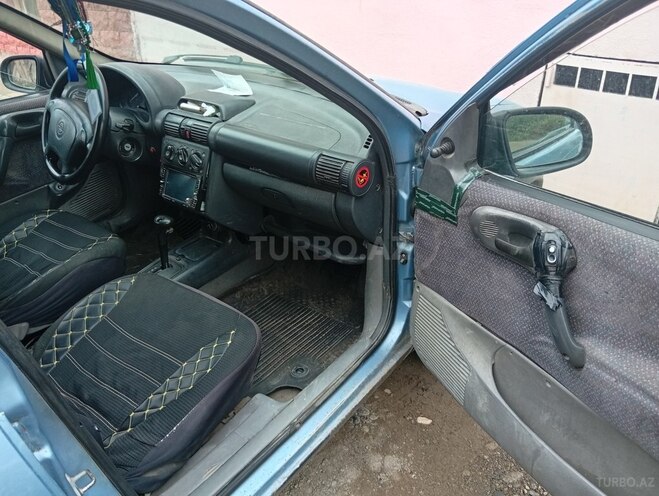 Opel Corsa 1995, 439,215 km - 1.4 l - Qazax