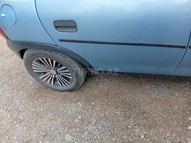 Opel Corsa 1995, 439,215 km - 1.4 l - Qazax