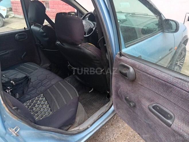 Opel Corsa 1995, 439,215 km - 1.4 l - Qazax