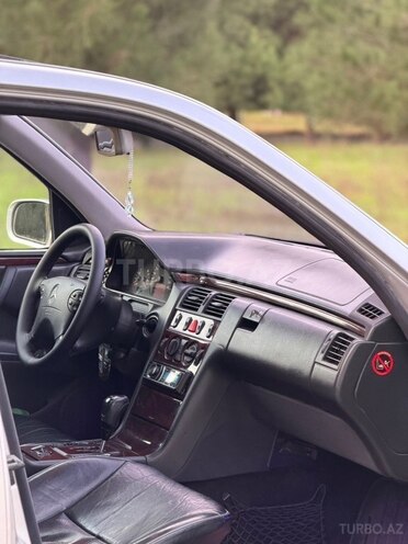 Mercedes E 200 2000, 126,000 km - 2.0 l - Masallı