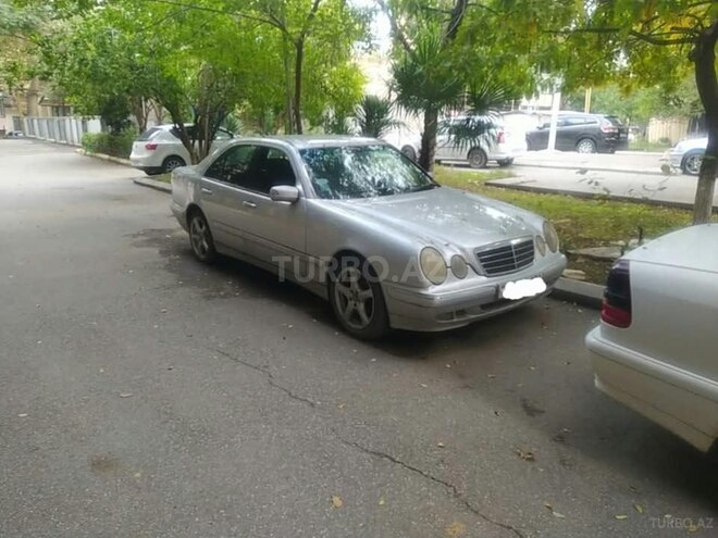 Mercedes E 220 2001, 490,000 km - 2.2 l - Bakı