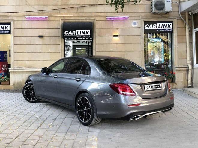 Mercedes E 220 d 4MATIC 2018, 221,000 km - 2.0 l - Bakı