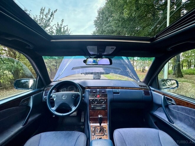 Mercedes E 240 2001, 259,000 km - 2.6 l - Masallı