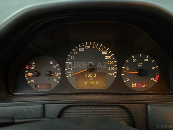 Mercedes E 220 2001, 320,000 km - 2.2 л - Bakı