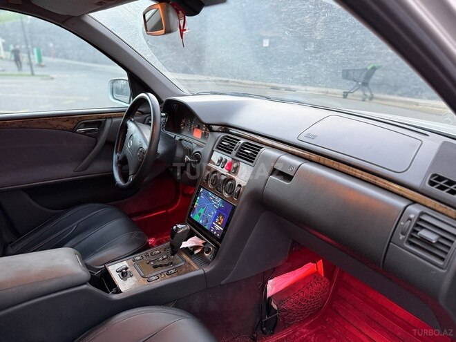 Mercedes E 220 2001, 320,000 km - 2.2 л - Bakı