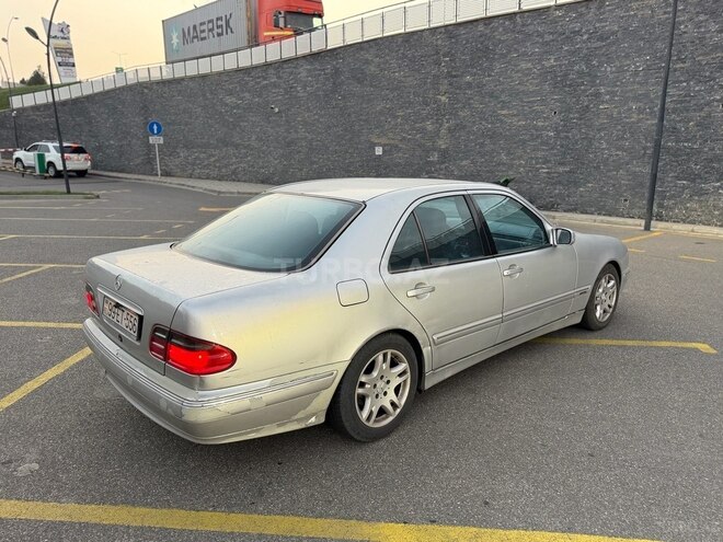 Mercedes E 220 2001, 320,000 km - 2.2 л - Bakı