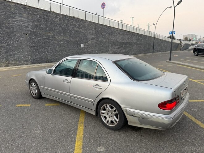 Mercedes E 220 2001, 320,000 km - 2.2 л - Bakı