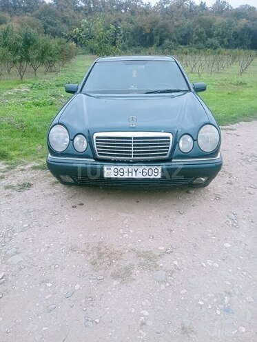 Mercedes E 230 1995, 700,000 km - 2.3 l - Qusar
