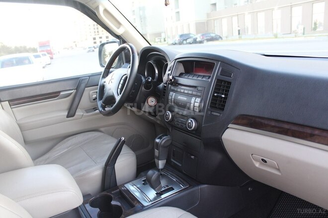 Mitsubishi Pajero 2009, 201,000 km - 3.5 l - Bakı