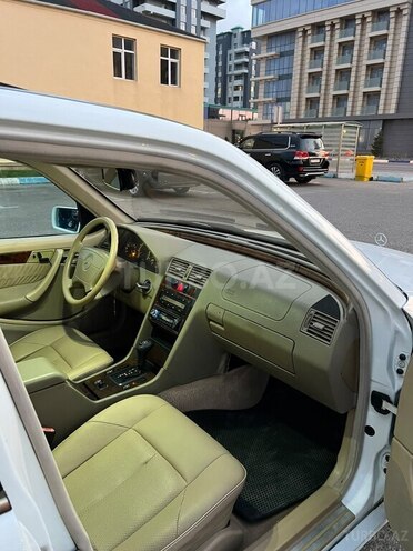 Mercedes C 230 1998, 243,000 km - 2.3 l - Sumqayıt