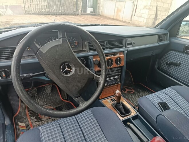 Mercedes 190 1991, 140,000 km - 1.8 l - Quba