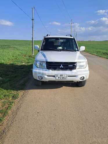 Mitsubishi Pajero io 2000, 250,000 km - 2.0 l - Yardımlı