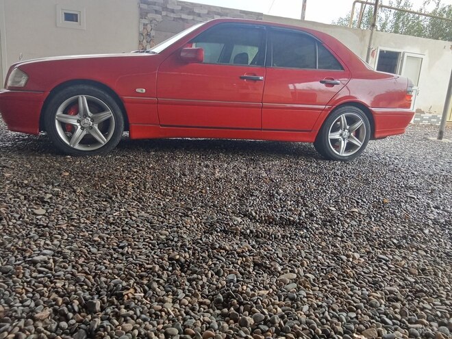 Mercedes E 240 1998, 123,450 km - 2.4 л - Salyan