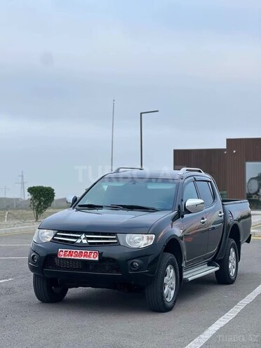 Mitsubishi L200 2013, 335,000 km - 2.5 l - Quba