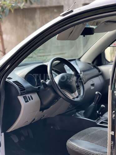 Mitsubishi L200 2013, 335,000 km - 2.5 l - Quba