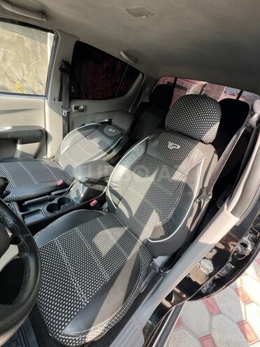 Mitsubishi L200 2013, 335,000 km - 2.5 l - Quba