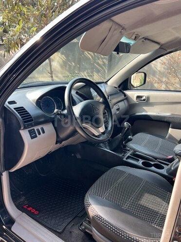 Mitsubishi L200 2013, 335,000 km - 2.5 l - Quba