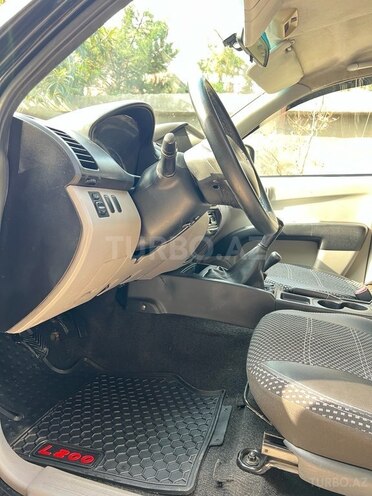 Mitsubishi L200 2013, 335,000 km - 2.5 l - Quba