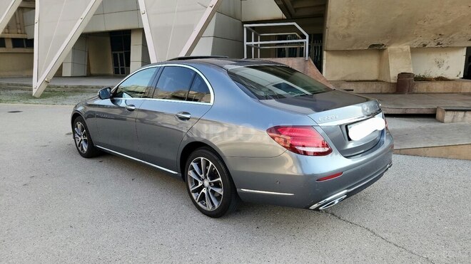 Mercedes E 220 d 4MATIC 2017, 270,000 km - 2.0 l - Bakı