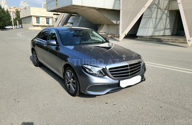 Mercedes E 220 d 4MATIC 2017, 270,000 km - 2.0 l - Bakı