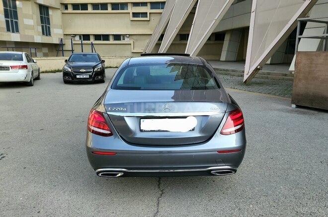 Mercedes E 220 d 4MATIC 2017, 270,000 km - 2.0 l - Bakı