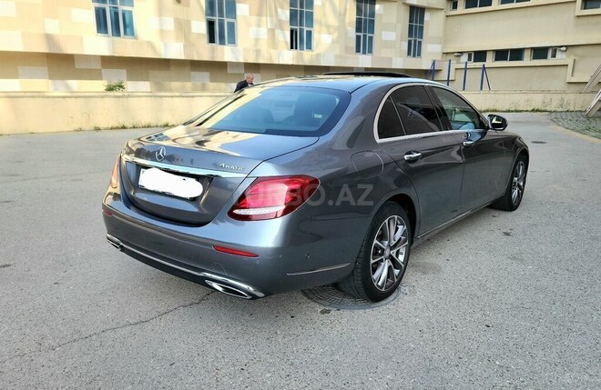 Mercedes E 220 d 4MATIC 2017, 270,000 km - 2.0 l - Bakı