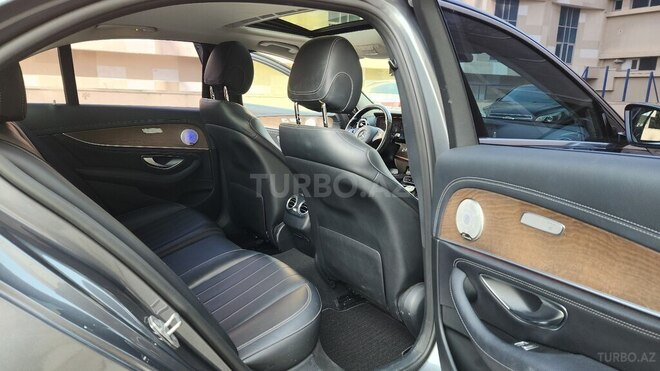 Mercedes E 220 d 4MATIC 2017, 270,000 km - 2.0 l - Bakı