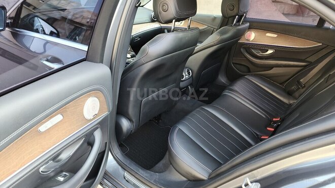 Mercedes E 220 d 4MATIC 2017, 270,000 km - 2.0 l - Bakı