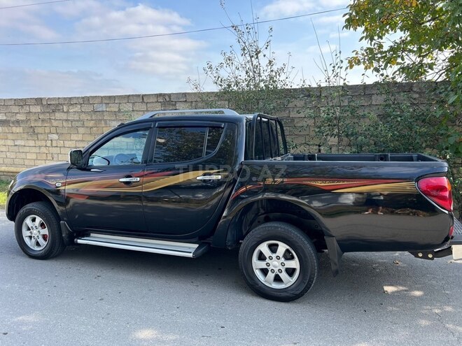 Mitsubishi L200 2013, 335,000 km - 2.5 l - Quba
