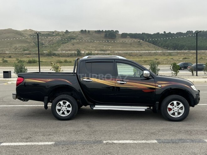Mitsubishi L200 2013, 335,000 km - 2.5 l - Quba