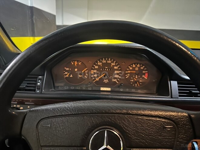 Mercedes E 220 1995, 415,000 km - 2.2 l - Bakı