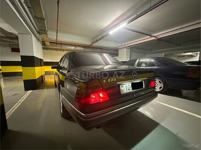 Mercedes E 220 1995, 415,000 km - 2.2 l - Bakı