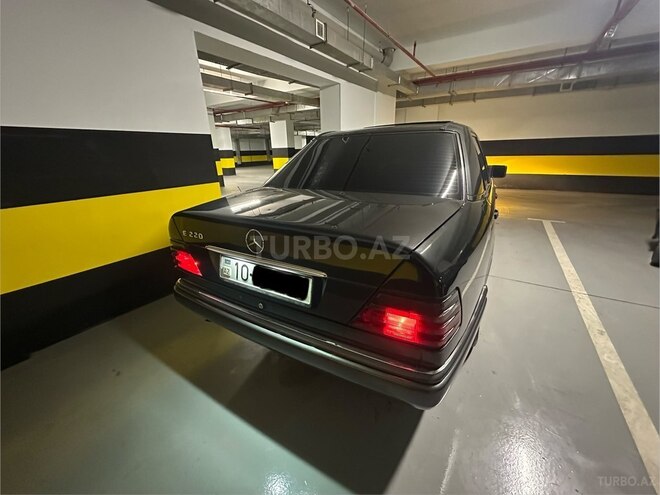 Mercedes E 220 1995, 415,000 km - 2.2 l - Bakı