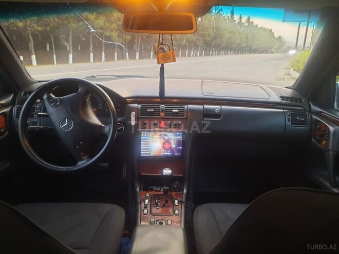 Mercedes E 220 1999, 380,000 km - 2.2 l - Qazax