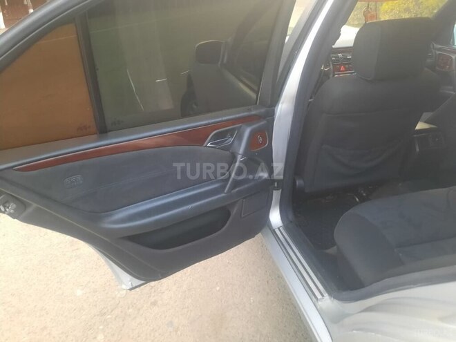 Mercedes E 220 1999, 380,000 km - 2.2 l - Qazax