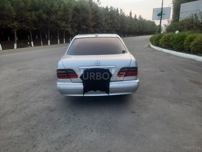 Mercedes E 220 1999, 380,000 km - 2.2 l - Qazax