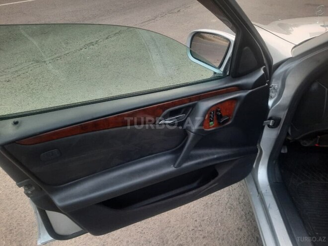 Mercedes E 220 1999, 380,000 km - 2.2 l - Qazax