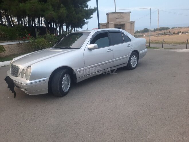 Mercedes E 220 1999, 380,000 km - 2.2 l - Qazax