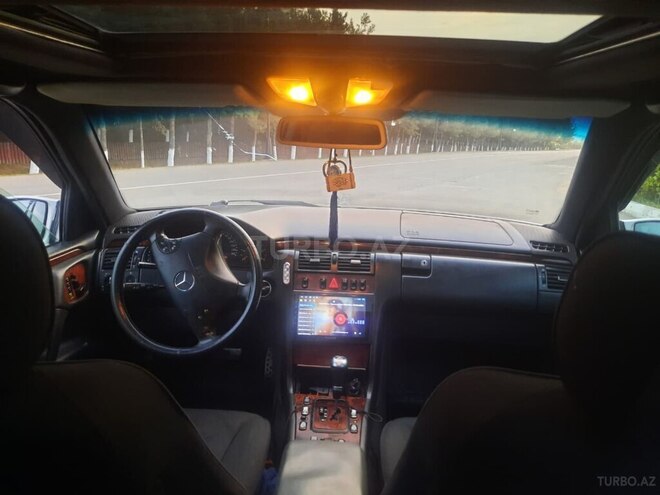 Mercedes E 220 1999, 380,000 km - 2.2 l - Qazax