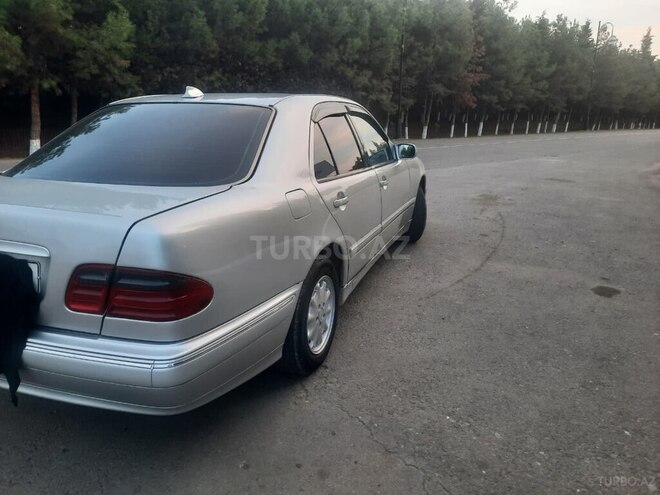 Mercedes E 220 1999, 380,000 km - 2.2 l - Qazax