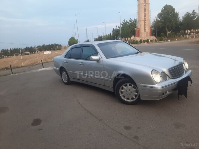Mercedes E 220 1999, 380,000 km - 2.2 l - Qazax