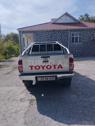 Toyota Hilux 2013, 226,000 km - 3.0 l - Naxçıvan