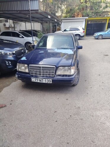 Mercedes E 220 1996, 300,000 km - 2.2 л - Bakı