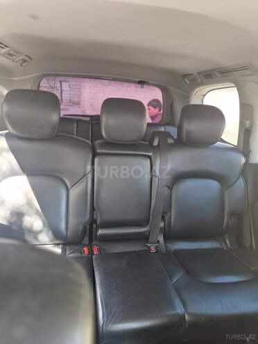 Nissan Patrol 2010, 186,000 km - 5.6 l - Bakı