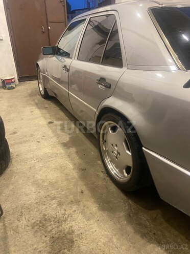 Mercedes 220 E 1994, 211,118 km - 2.2 л - Gəncə