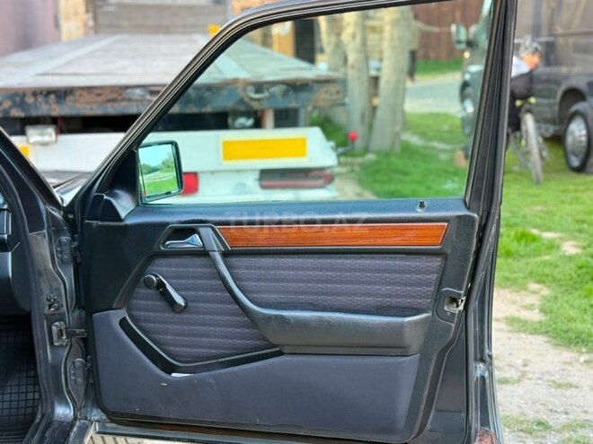 Mercedes E 300 1993, 320,000 km - 3.0 л - Bakı