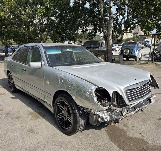Mercedes E 220 1998, 315,600 km - 2.2 л - Bakı