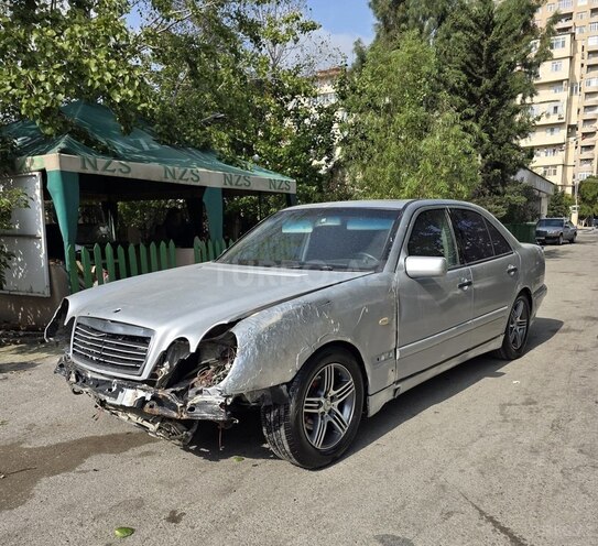 Mercedes E 220 1998, 315,600 km - 2.2 л - Bakı