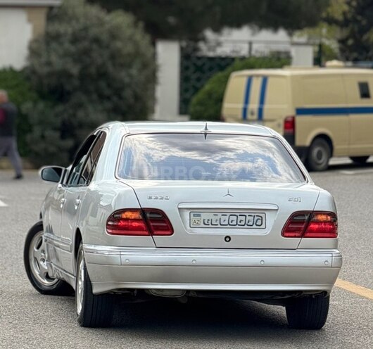 Mercedes E 220 2000, 458,000 km - 2.2 l - Bakı