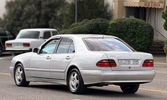Mercedes E 220 2000, 458,000 km - 2.2 l - Bakı